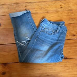 AMERICAN EAGLE Distressed Jean Capris Size 6